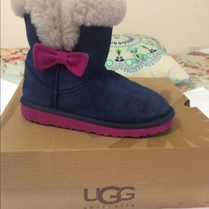 UGG used like for 3 months good condition .